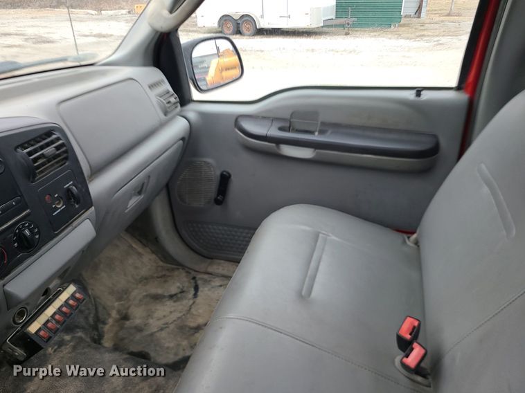 image for item JG9400 2006 Ford F250 Super Duty XL  utility bed pickup truck