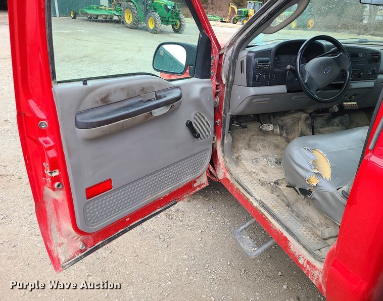 image for item JG9400 2006 Ford F250 Super Duty XL  utility bed pickup truck