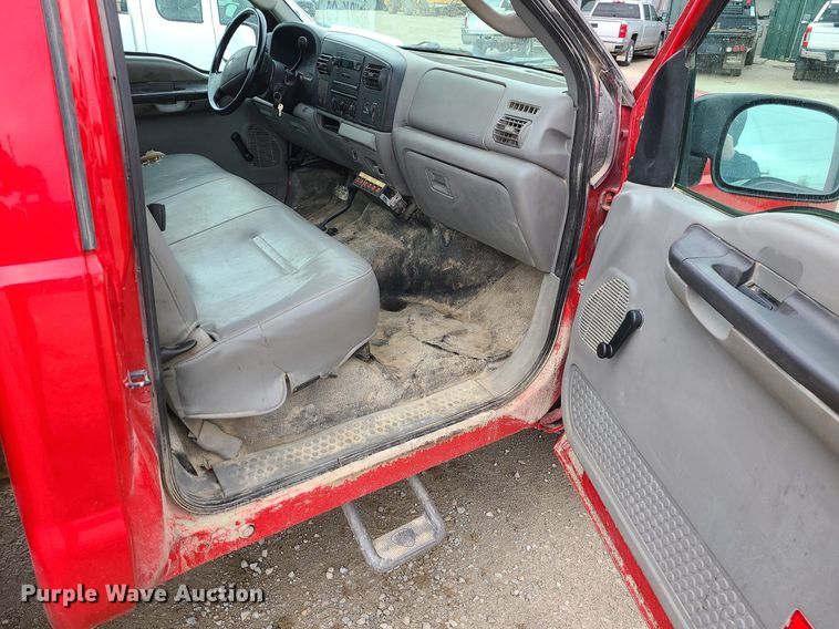 image for item JG9400 2006 Ford F250 Super Duty XL  utility bed pickup truck