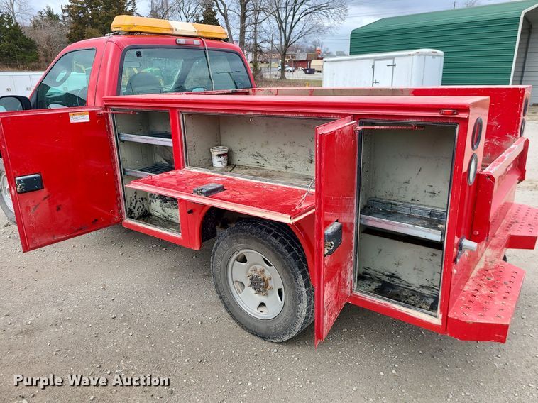 image for item JG9400 2006 Ford F250 Super Duty XL  utility bed pickup truck