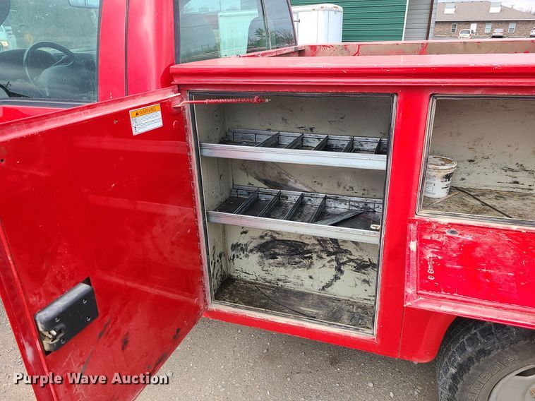 image for item JG9400 2006 Ford F250 Super Duty XL  utility bed pickup truck