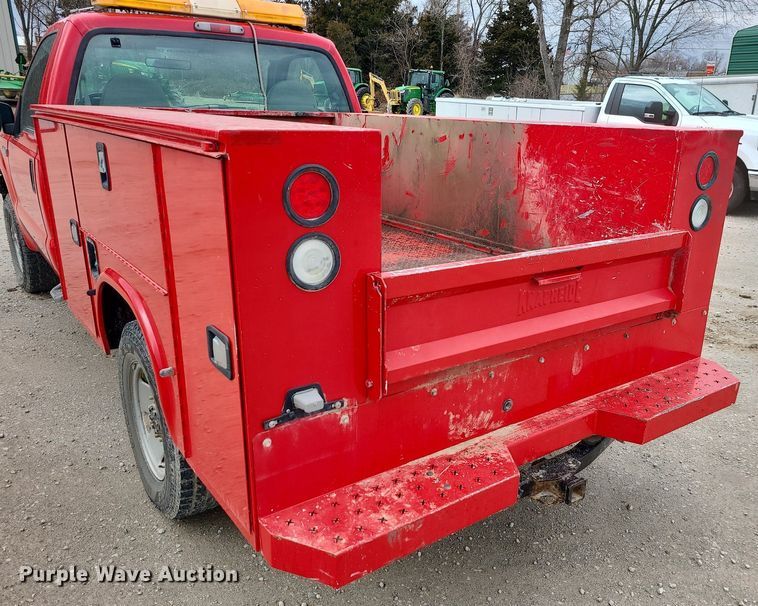 image for item JG9400 2006 Ford F250 Super Duty XL  utility bed pickup truck