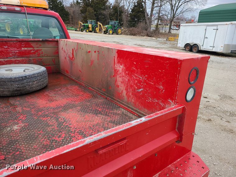 image for item JG9400 2006 Ford F250 Super Duty XL  utility bed pickup truck