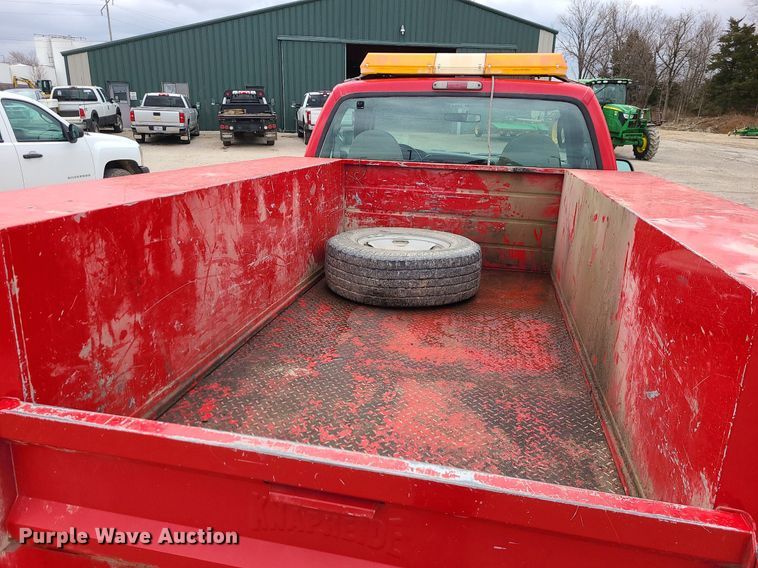 image for item JG9400 2006 Ford F250 Super Duty XL  utility bed pickup truck