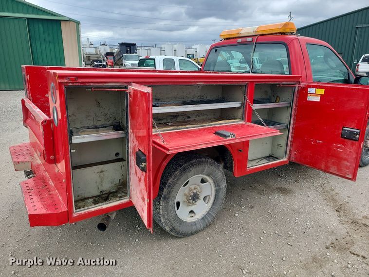 image for item JG9400 2006 Ford F250 Super Duty XL  utility bed pickup truck