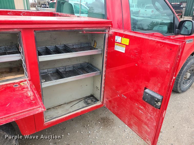 image for item JG9400 2006 Ford F250 Super Duty XL  utility bed pickup truck