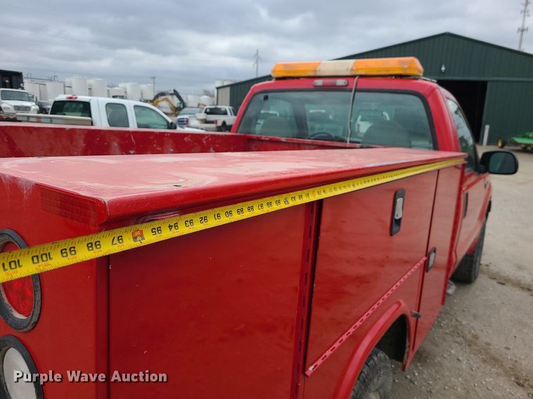 image for item JG9400 2006 Ford F250 Super Duty XL  utility bed pickup truck