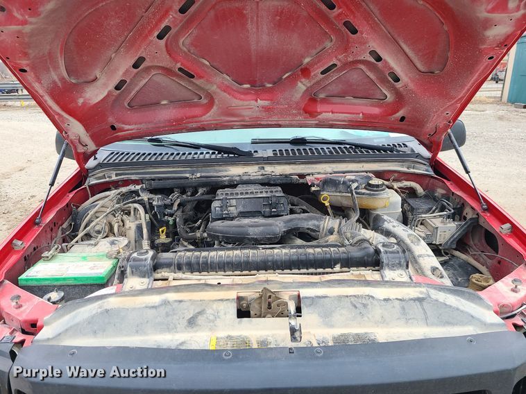 image for item JG9400 2006 Ford F250 Super Duty XL  utility bed pickup truck