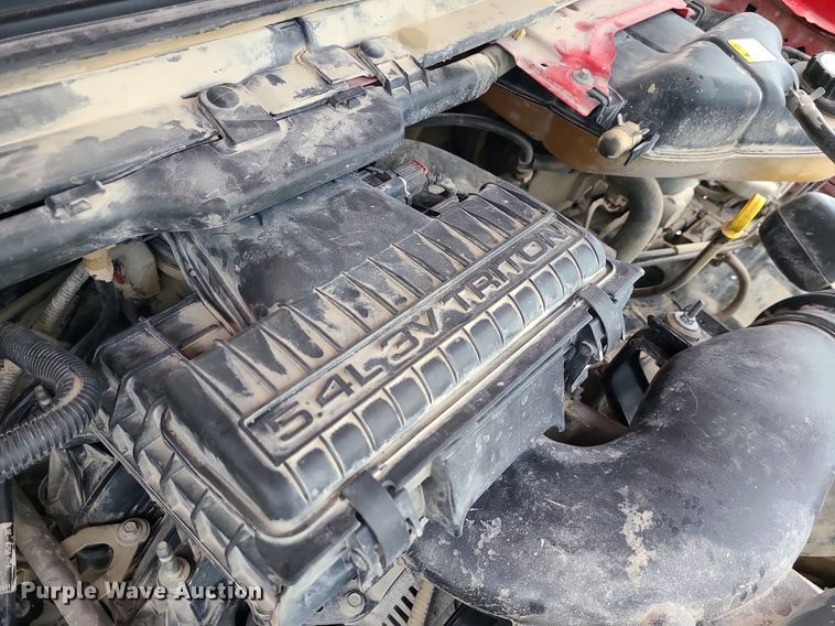 image for item JG9400 2006 Ford F250 Super Duty XL  utility bed pickup truck