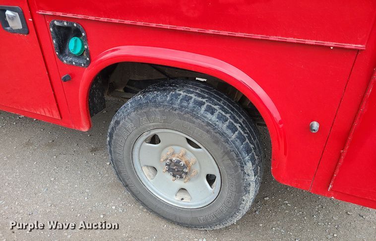 image for item JG9400 2006 Ford F250 Super Duty XL  utility bed pickup truck