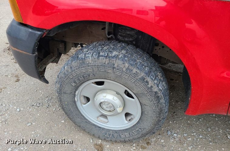 image for item JG9400 2006 Ford F250 Super Duty XL  utility bed pickup truck