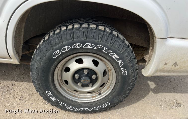 image for item KR9584 1999 Chevrolet Blazer  SUV