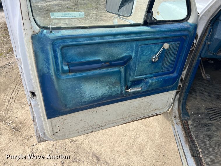 image for item KR9591 1984 Ford F250  flatbed pickup truck