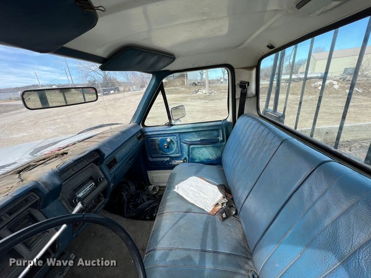 image for item KR9591 1984 Ford F250  flatbed pickup truck