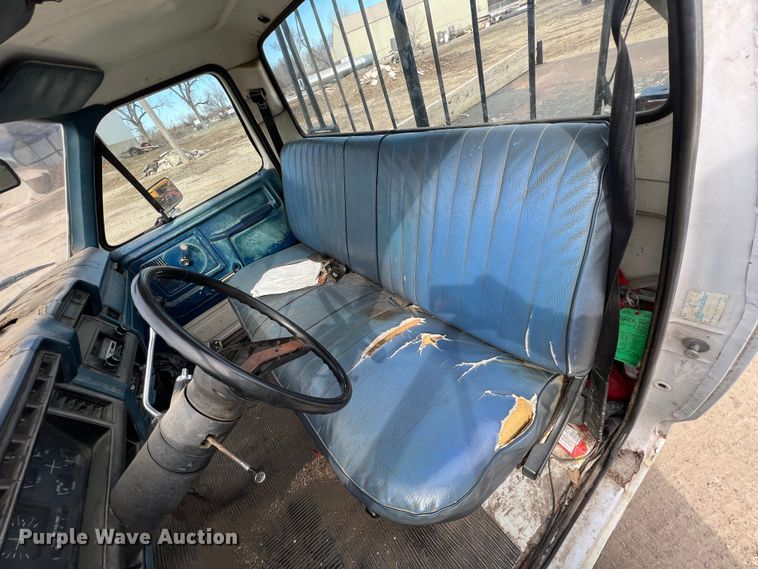 image for item KR9591 1984 Ford F250  flatbed pickup truck