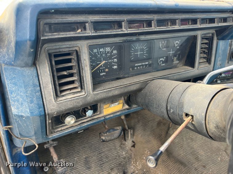 image for item KR9591 1984 Ford F250  flatbed pickup truck