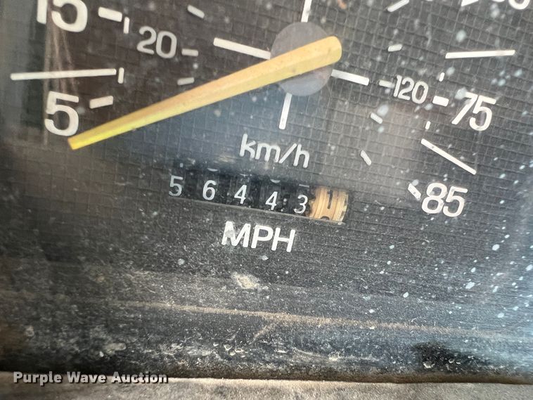 image for item KR9591 1984 Ford F250  flatbed pickup truck