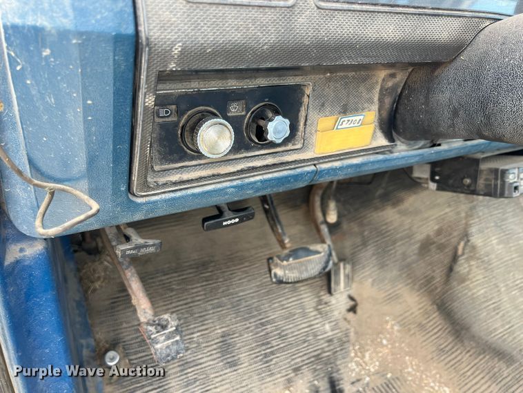 image for item KR9591 1984 Ford F250  flatbed pickup truck