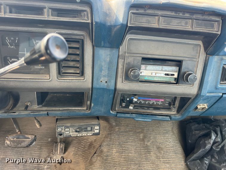 image for item KR9591 1984 Ford F250  flatbed pickup truck