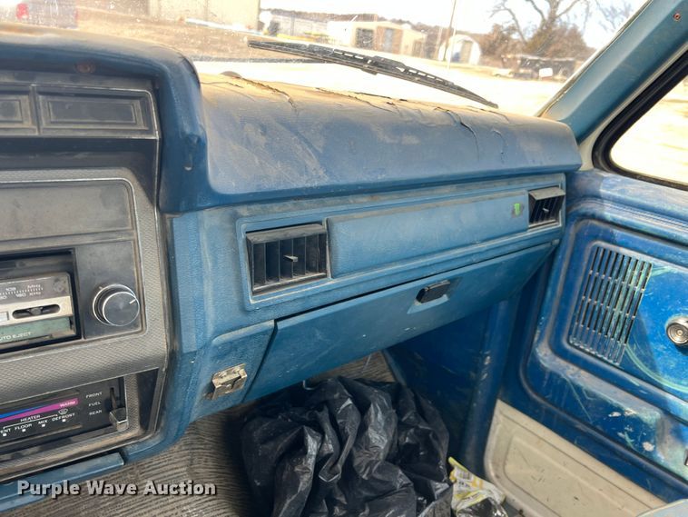 image for item KR9591 1984 Ford F250  flatbed pickup truck