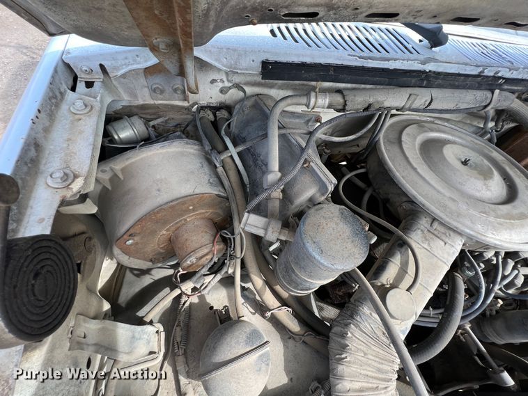 image for item KR9591 1984 Ford F250  flatbed pickup truck