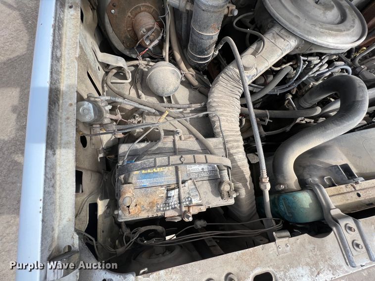 image for item KR9591 1984 Ford F250  flatbed pickup truck