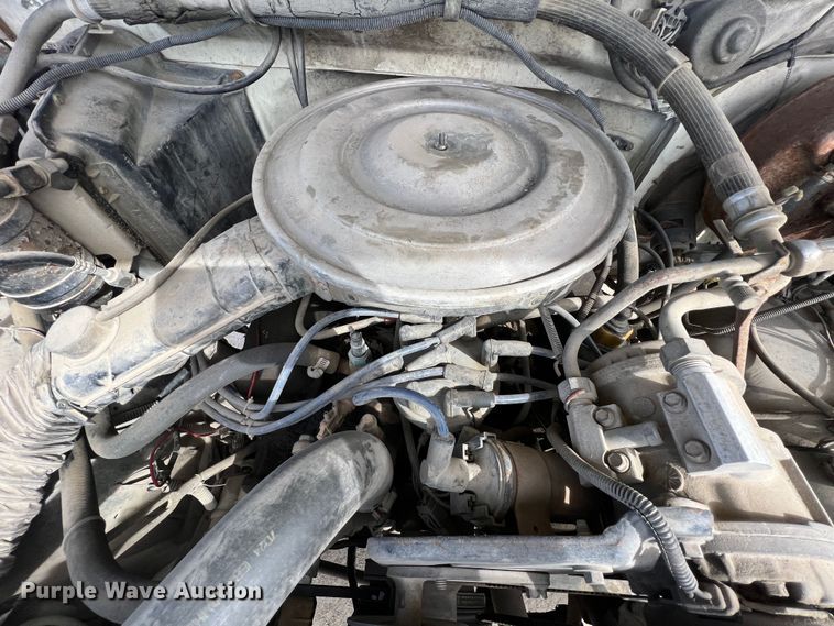 image for item KR9591 1984 Ford F250  flatbed pickup truck