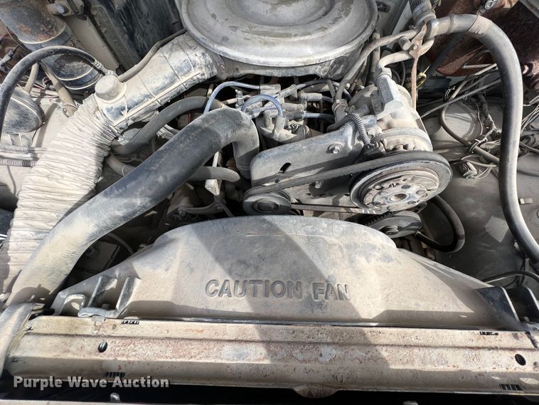 image for item KR9591 1984 Ford F250  flatbed pickup truck