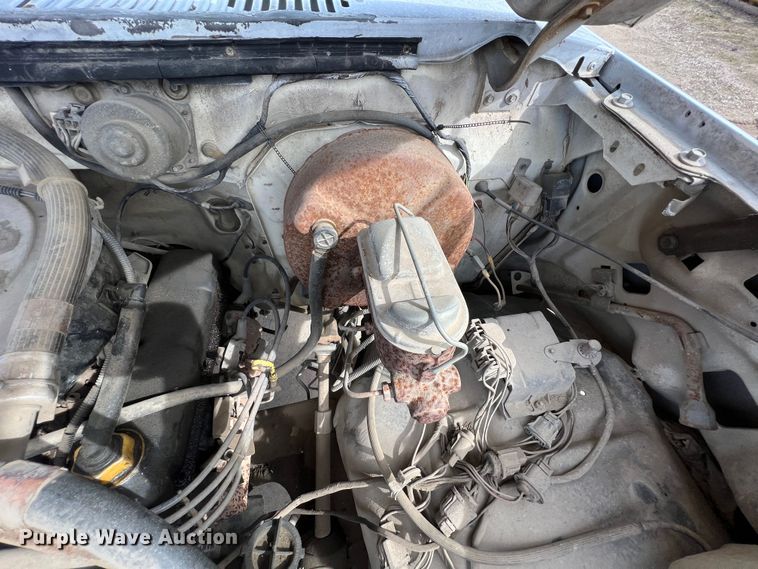 image for item KR9591 1984 Ford F250  flatbed pickup truck