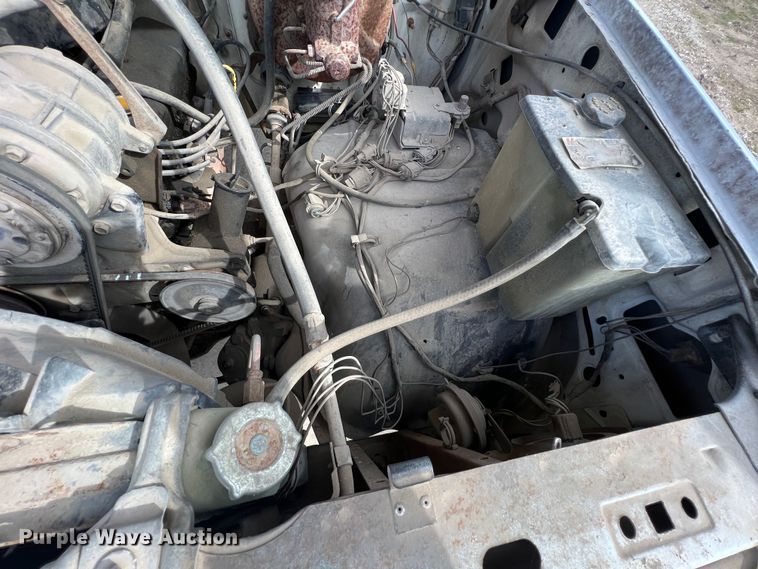 image for item KR9591 1984 Ford F250  flatbed pickup truck