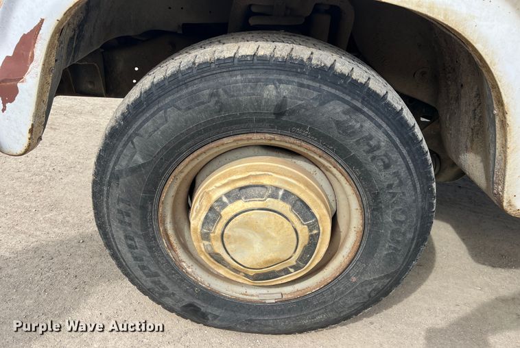 image for item KR9591 1984 Ford F250  flatbed pickup truck