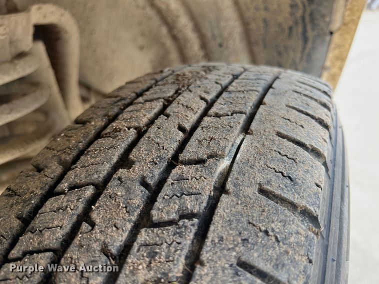 image for item KR9591 1984 Ford F250  flatbed pickup truck