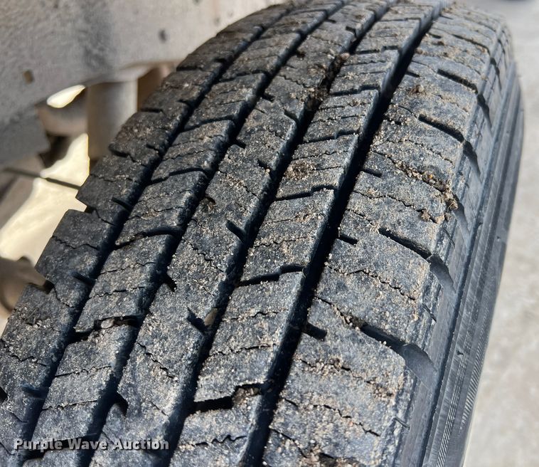 image for item KR9591 1984 Ford F250  flatbed pickup truck