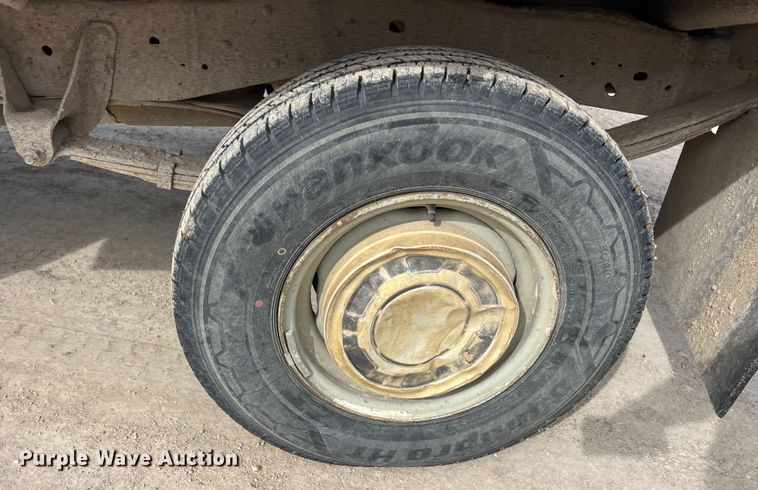 image for item KR9591 1984 Ford F250  flatbed pickup truck