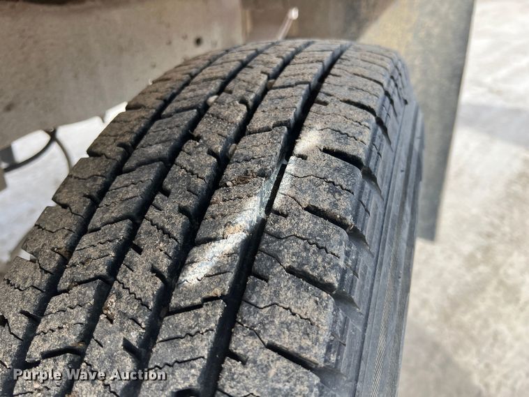 image for item KR9591 1984 Ford F250  flatbed pickup truck