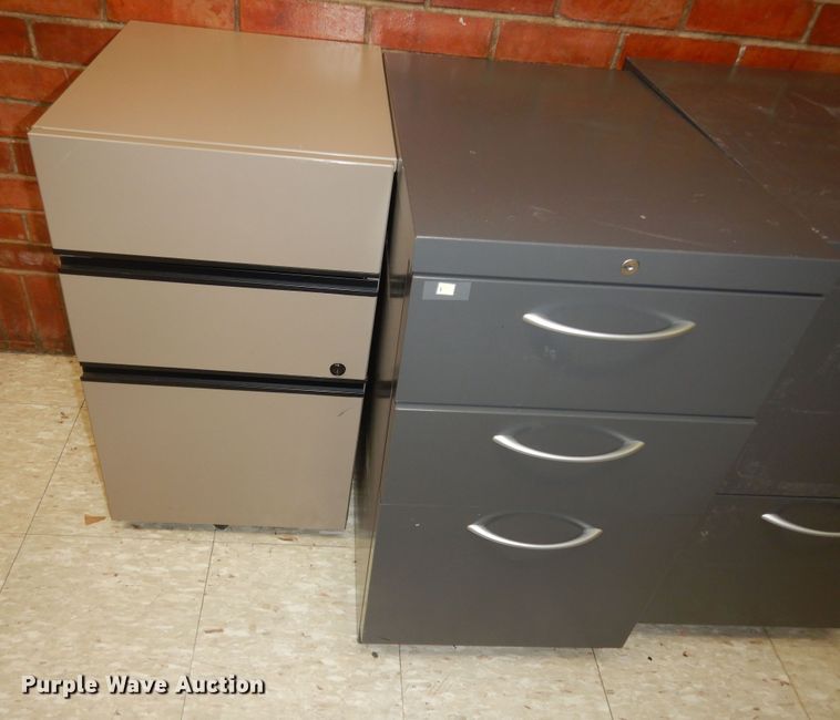 image for item KS9560 (6) metal file cabinets
