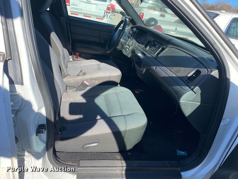 image for item KV9698 2011 Ford Crown Victoria Police Interceptor