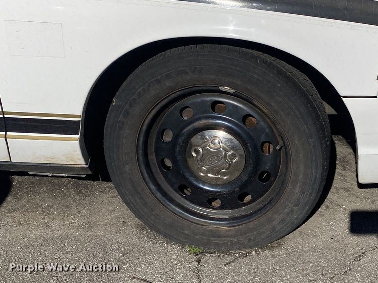 image for item KV9698 2011 Ford Crown Victoria Police Interceptor