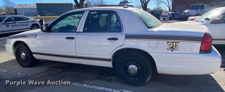 image for item KV9699 2005 Ford Crown Victoria Police Interceptor