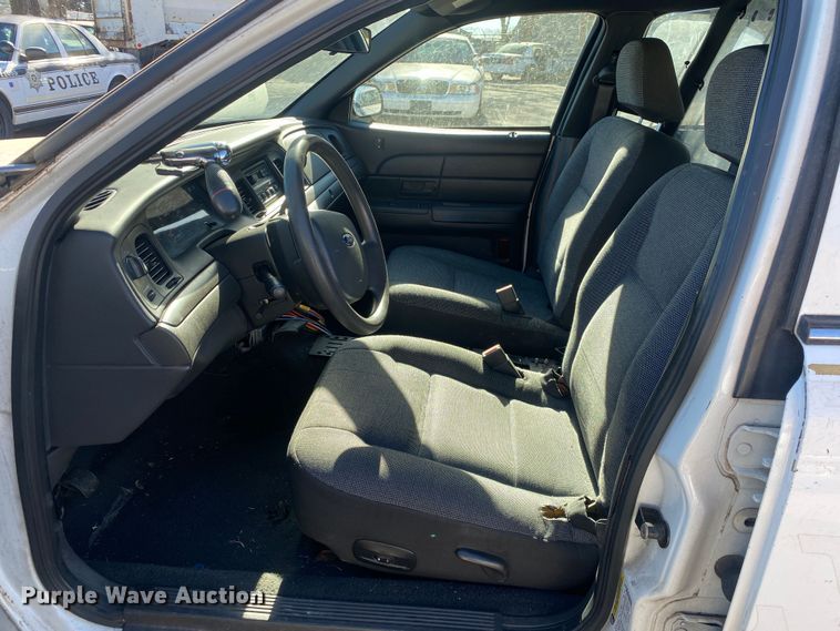 image for item KV9699 2005 Ford Crown Victoria Police Interceptor