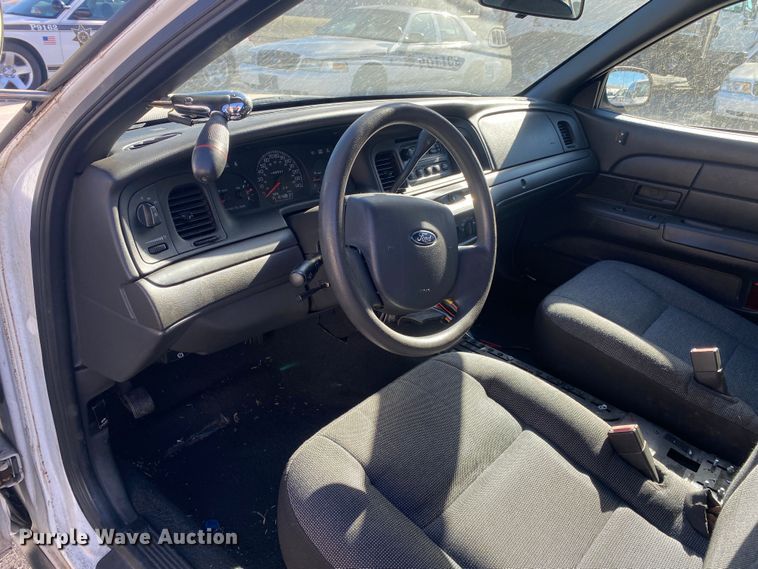 image for item KV9699 2005 Ford Crown Victoria Police Interceptor