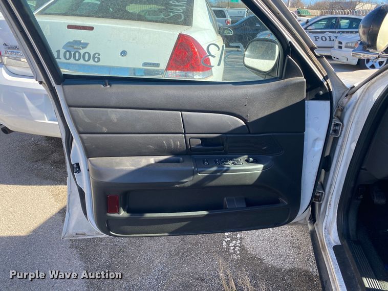 image for item KV9699 2005 Ford Crown Victoria Police Interceptor