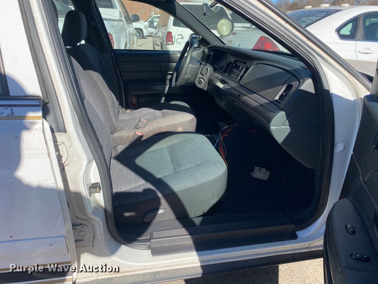 image for item KV9699 2005 Ford Crown Victoria Police Interceptor