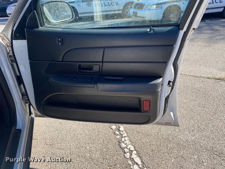 image for item KV9699 2005 Ford Crown Victoria Police Interceptor