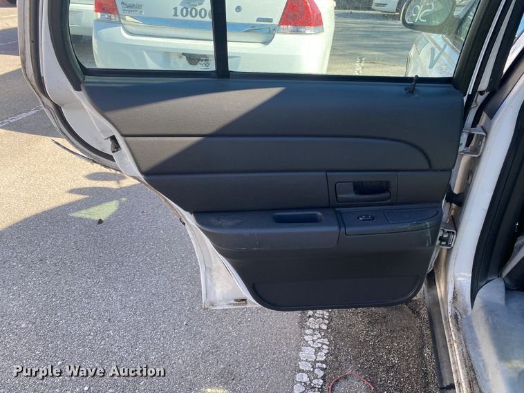 image for item KV9699 2005 Ford Crown Victoria Police Interceptor