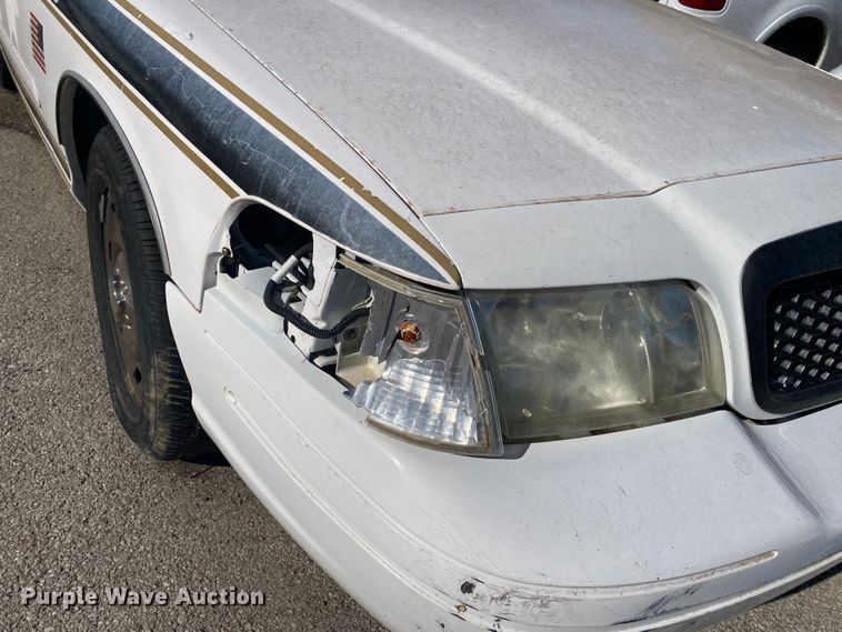 image for item KV9699 2005 Ford Crown Victoria Police Interceptor