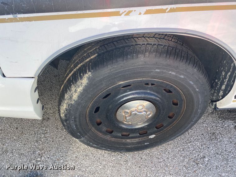 image for item KV9699 2005 Ford Crown Victoria Police Interceptor