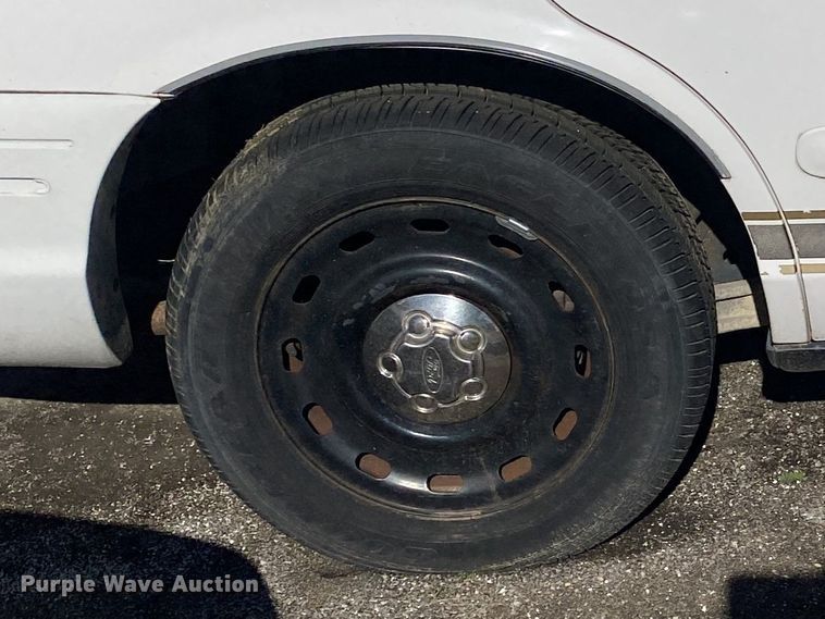 image for item KV9699 2005 Ford Crown Victoria Police Interceptor