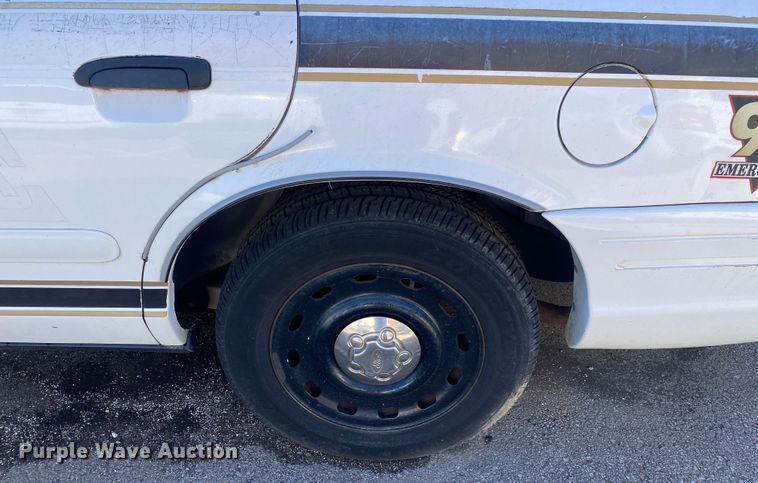 image for item KV9699 2005 Ford Crown Victoria Police Interceptor