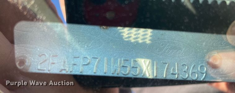 image for item KV9699 2005 Ford Crown Victoria Police Interceptor